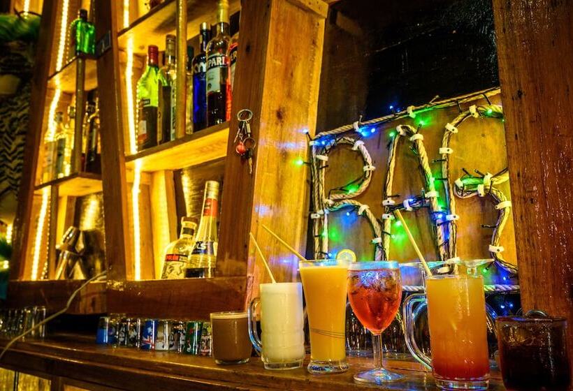 استراحتگاه Lover View Pool Bar & Bungalows