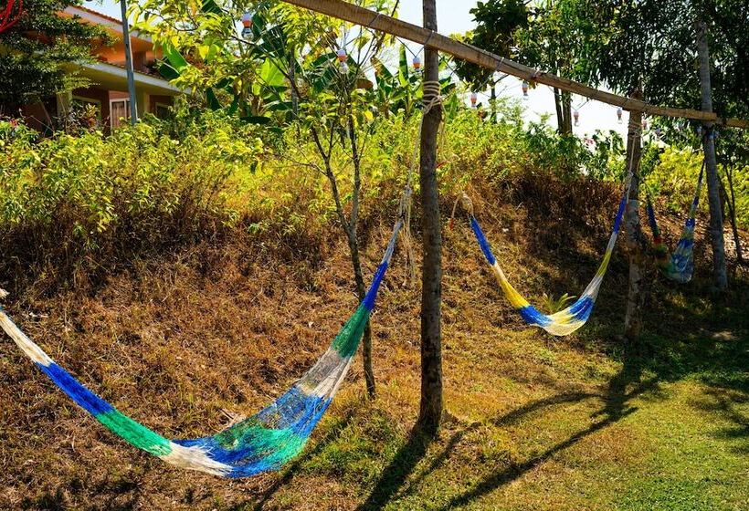 استراحتگاه Lover View Pool Bar & Bungalows