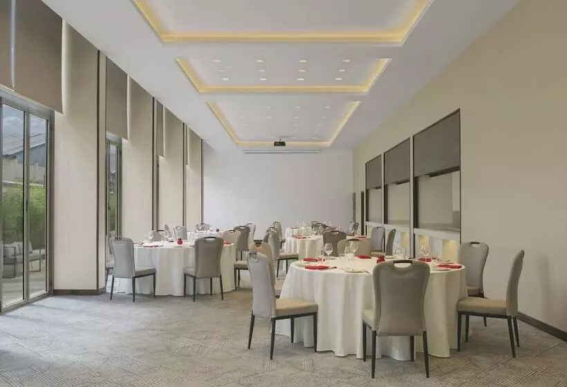 ホテル Four Points By Sheraton Nairobi Airport