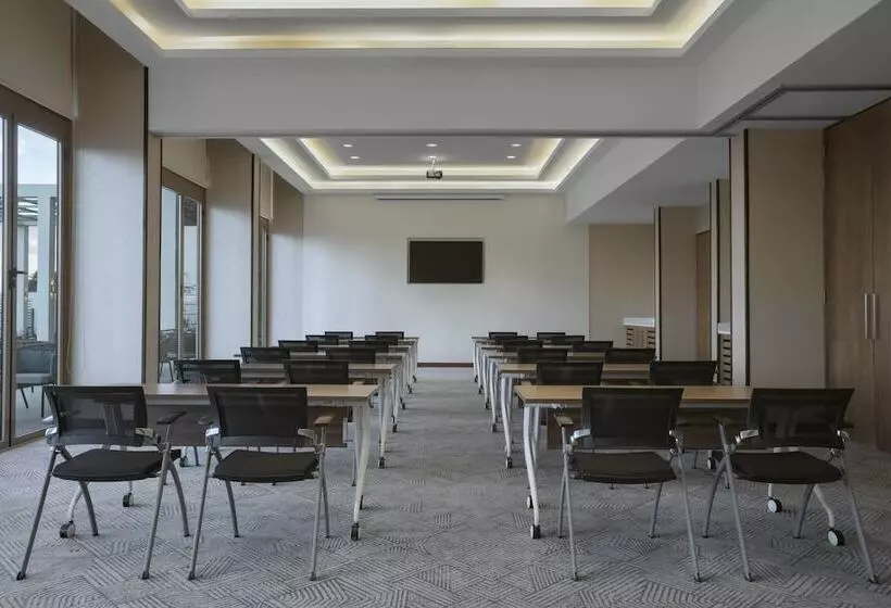 ホテル Four Points By Sheraton Nairobi Airport