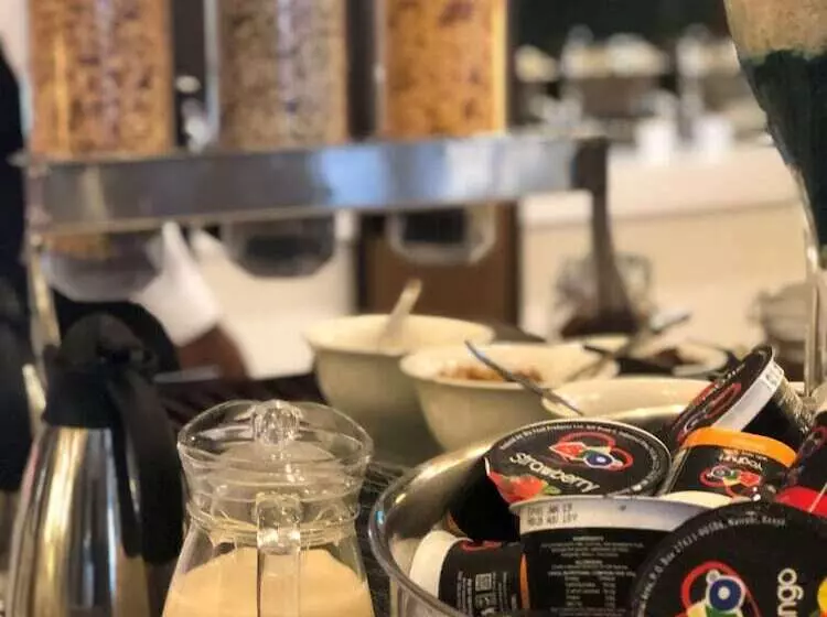 ホテル Four Points By Sheraton Nairobi Airport