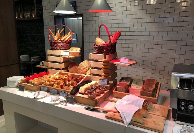 Hotel Four Points By Sheraton Nairobi Airport