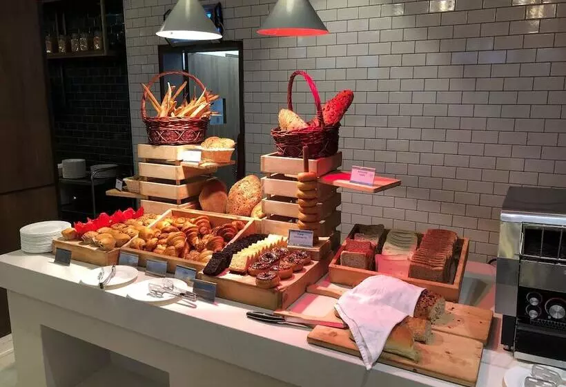 ホテル Four Points By Sheraton Nairobi Airport