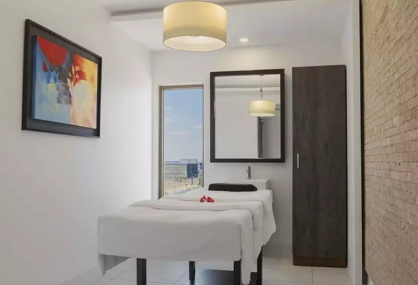 ホテル Four Points By Sheraton Nairobi Airport