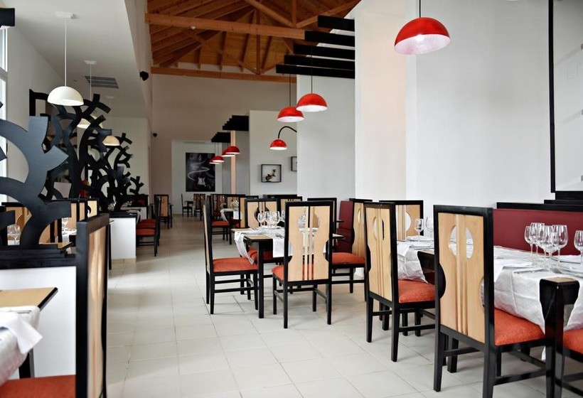 Отель Grand Memories Santa Maria