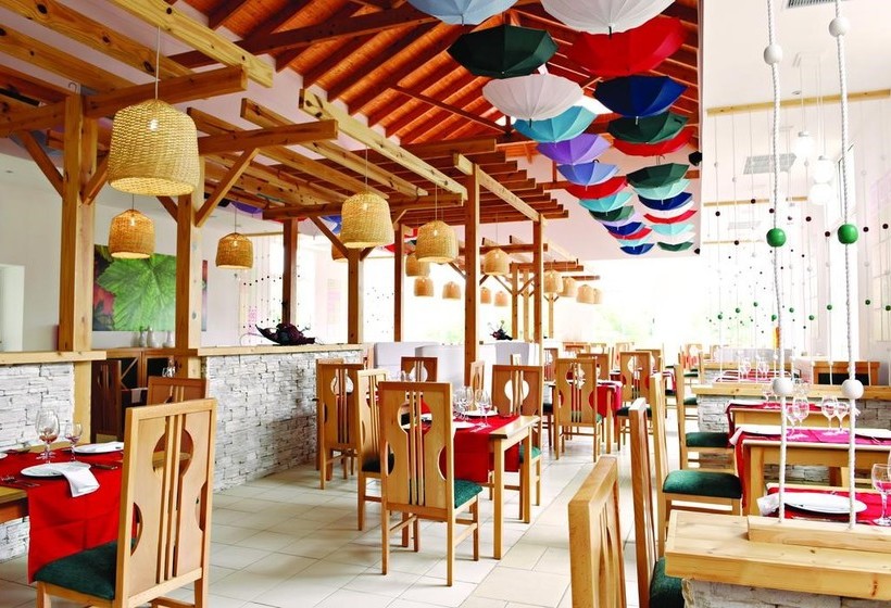 Отель Grand Memories Santa Maria