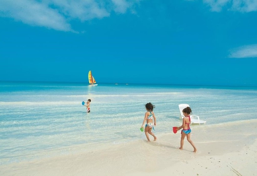 Отель Grand Memories Santa Maria