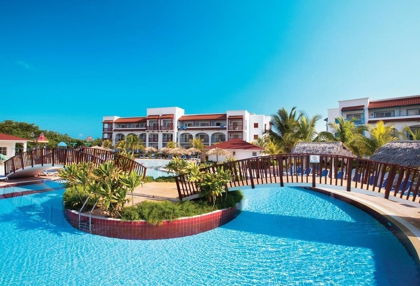 Отель Grand Memories Santa Maria