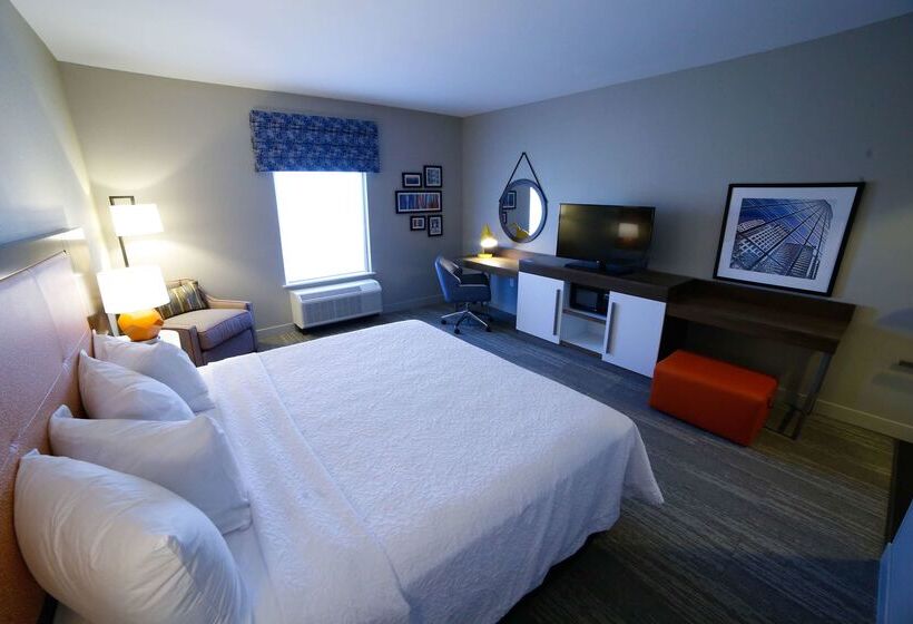 فندق Hampton Inn & Suites Forest City