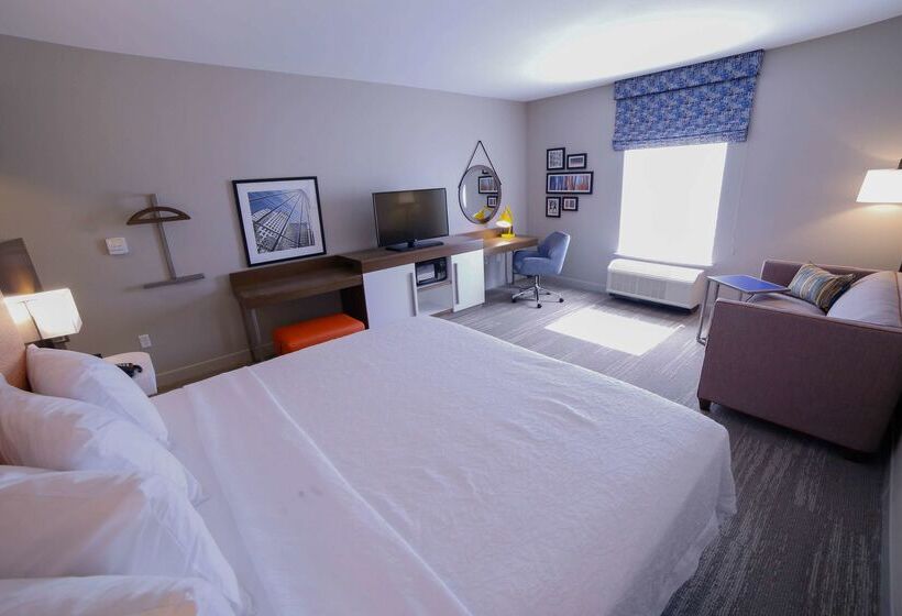 فندق Hampton Inn & Suites Forest City