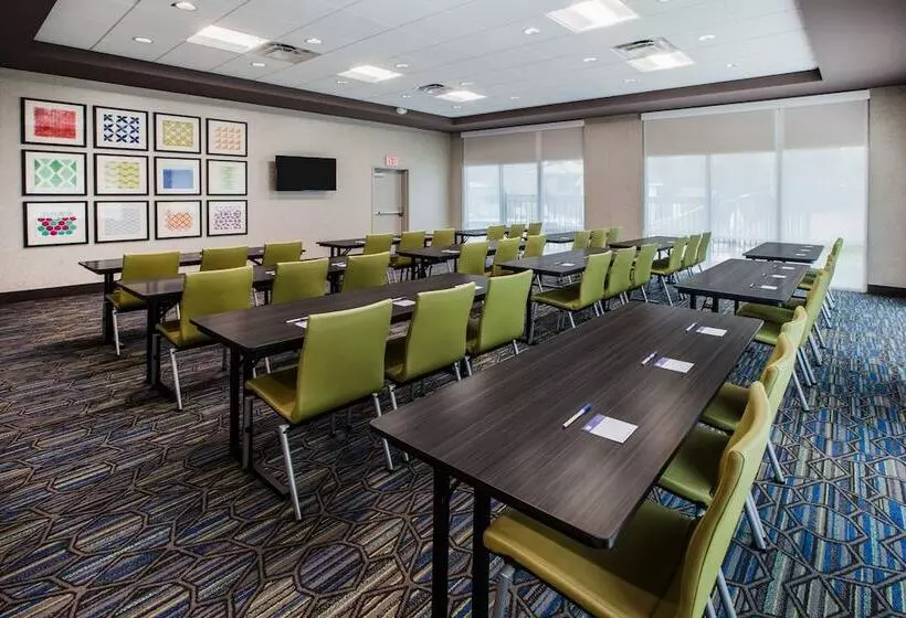 Hotelli Holiday Inn Express & Suites Atlanta N   Woodstock, An Ihg