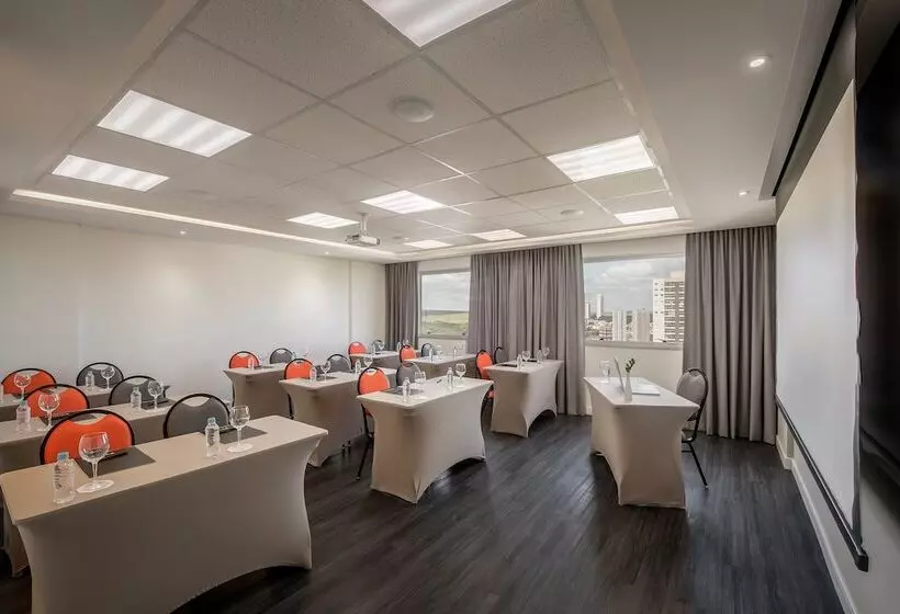 ホテル Intercity Bauru