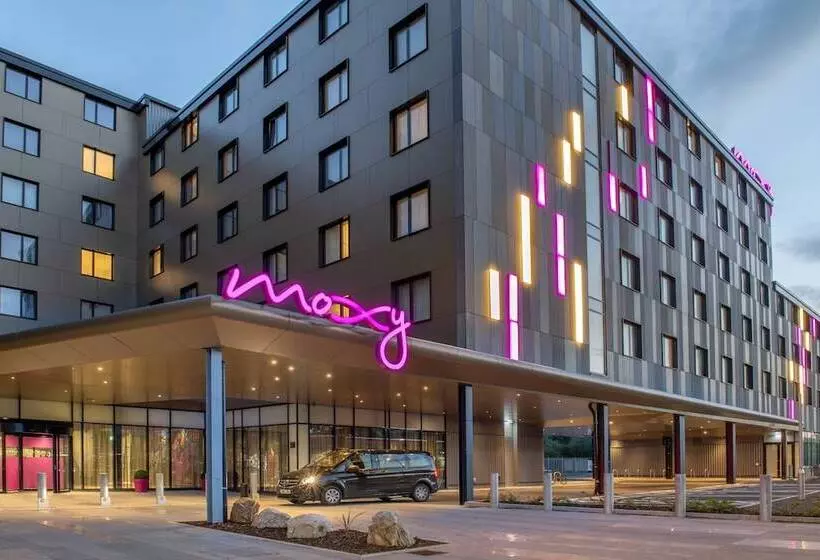 Hotelli Moxy London Heathrow Airport
