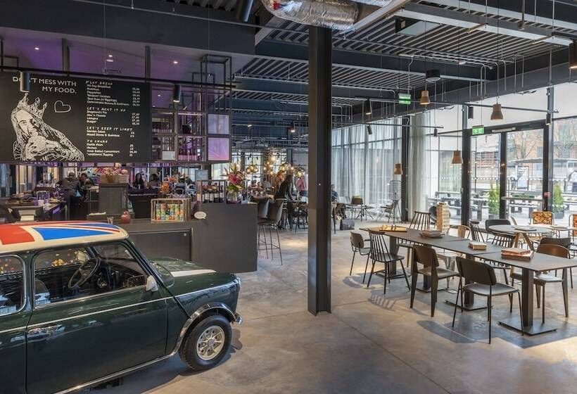 호텔 Moxy London Heathrow Airport