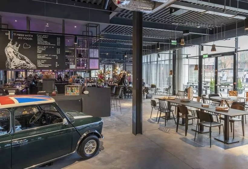 Hotelli Moxy London Heathrow Airport