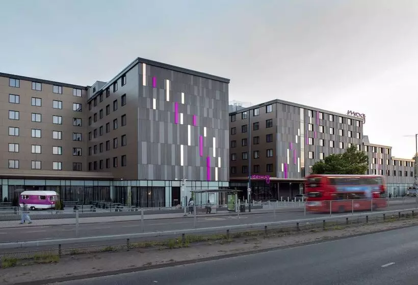 Hotelli Moxy London Heathrow Airport