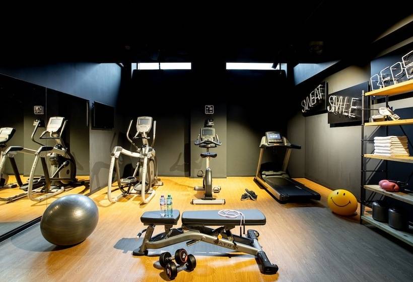 호텔 Moxy London Heathrow Airport