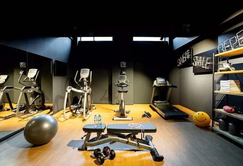 Hotelli Moxy London Heathrow Airport