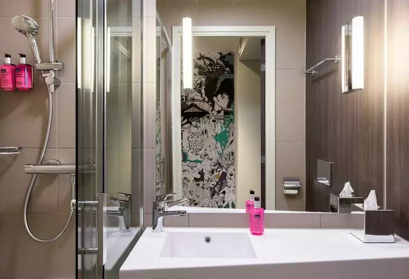 Hotelli Moxy London Heathrow Airport