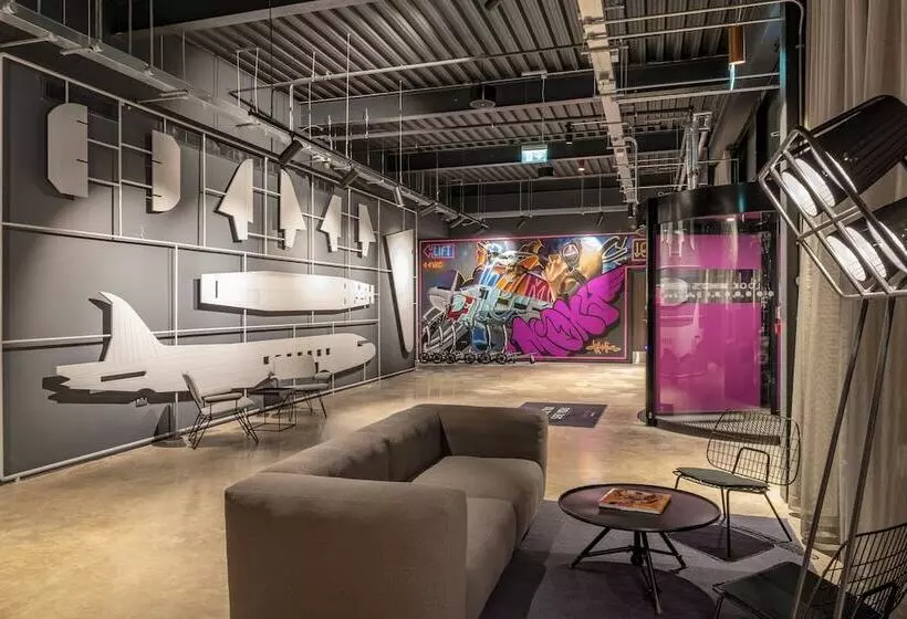 Hotelli Moxy London Heathrow Airport