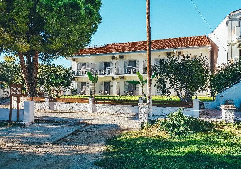 فندق Three Seasons