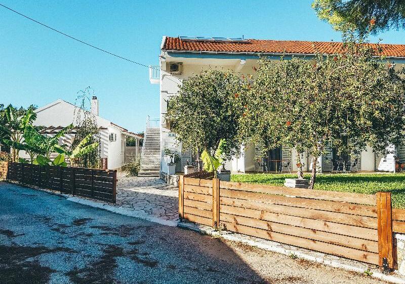 فندق Three Seasons