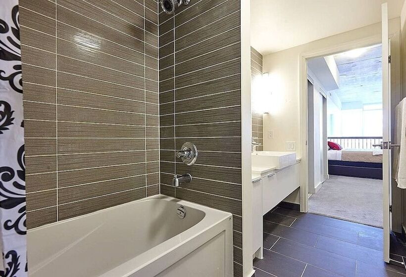 Lavish Suites   Two Story Loft   Downtown Toronto