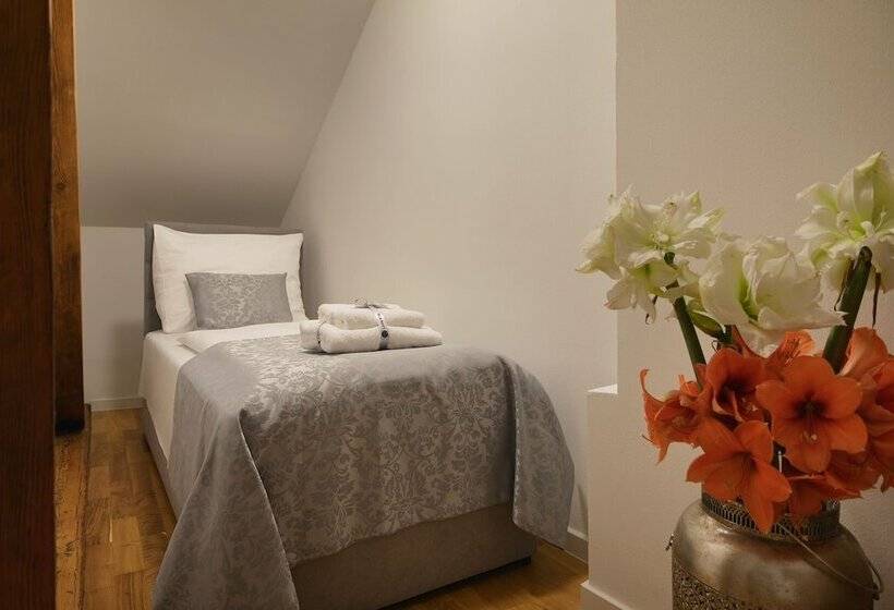 Общежитие Prague Old Town Residence