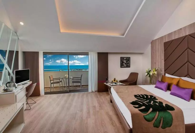 Delphin Be Grand Resort