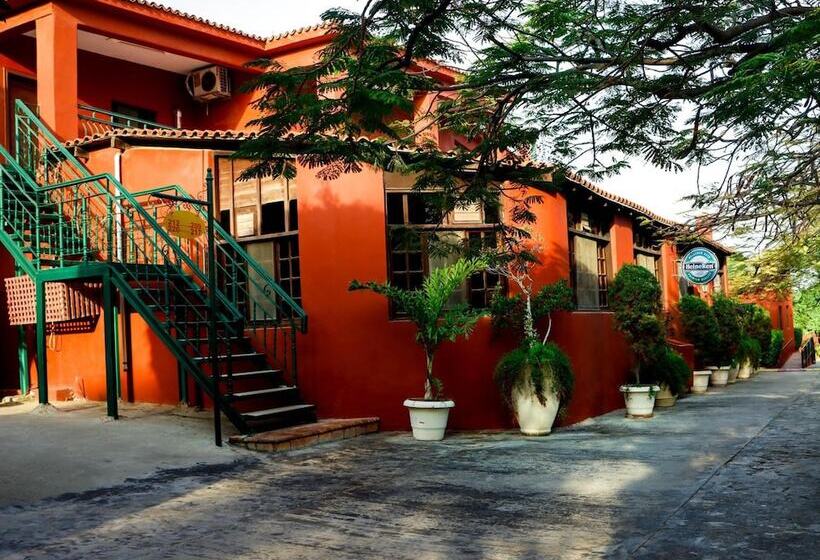 هتل Adham Compound