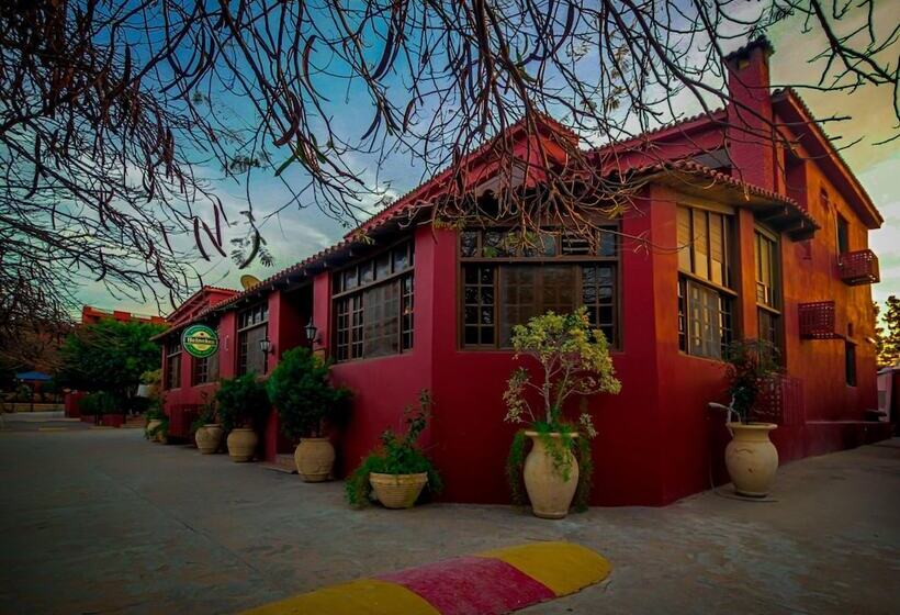 هتل Adham Compound