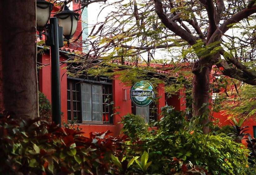 هتل Adham Compound