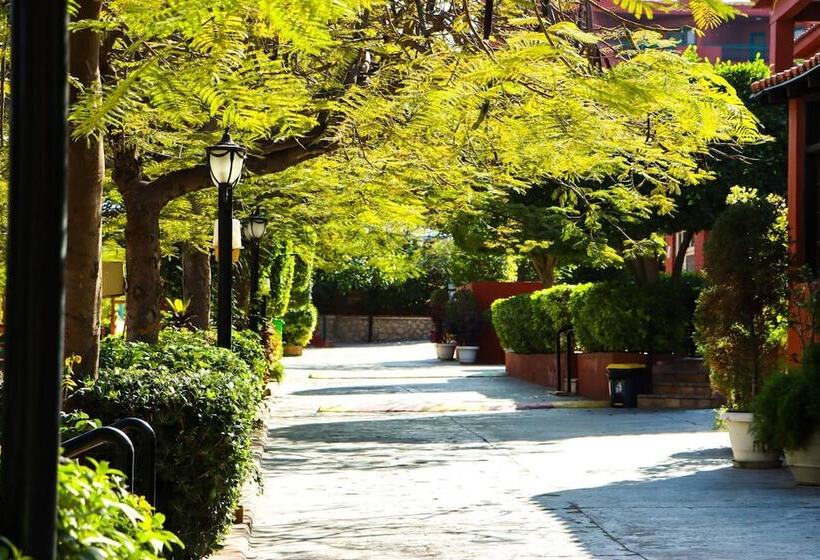 هتل Adham Compound