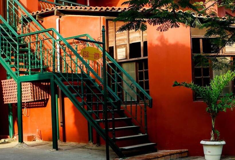 هتل Adham Compound