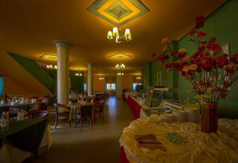 هتل Adham Compound