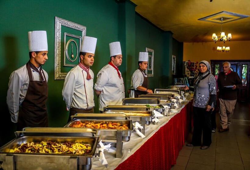 هتل Adham Compound