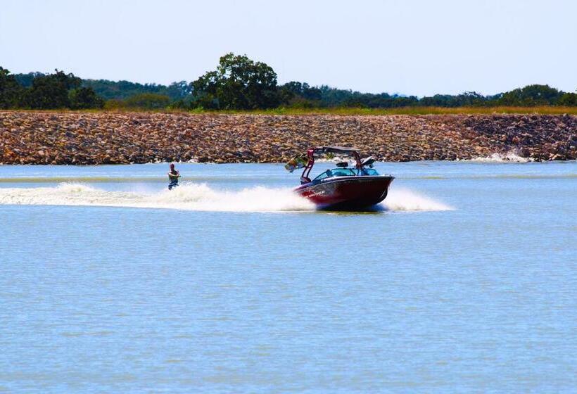 Отель Holiday Inn Express & Suites Bryan   College Station, An Ihg