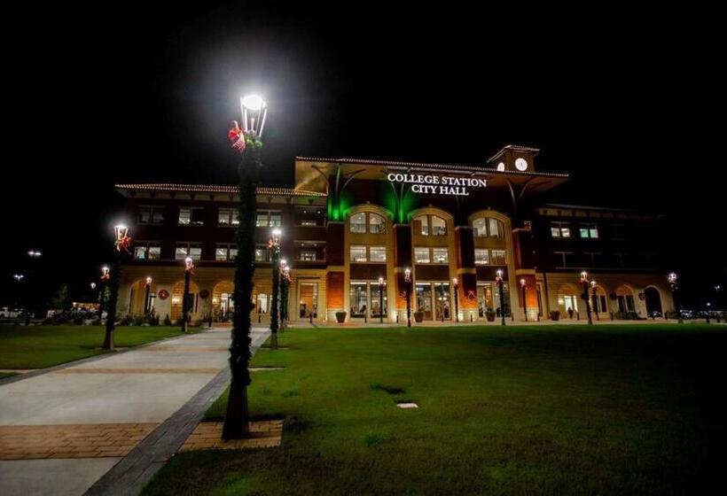 Отель Holiday Inn Express & Suites Bryan   College Station, An Ihg