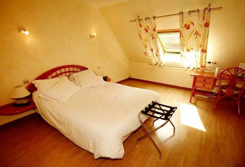 Hotelli Logis Hôtel Les Terrasses