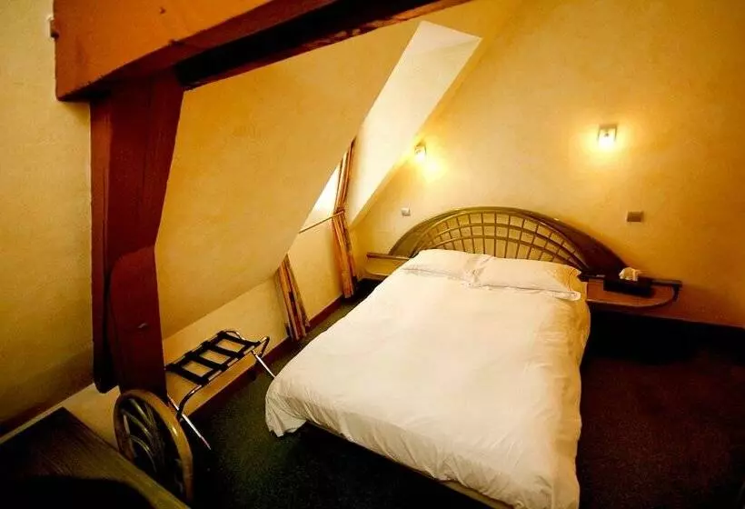 Hotelli Logis Hôtel Les Terrasses