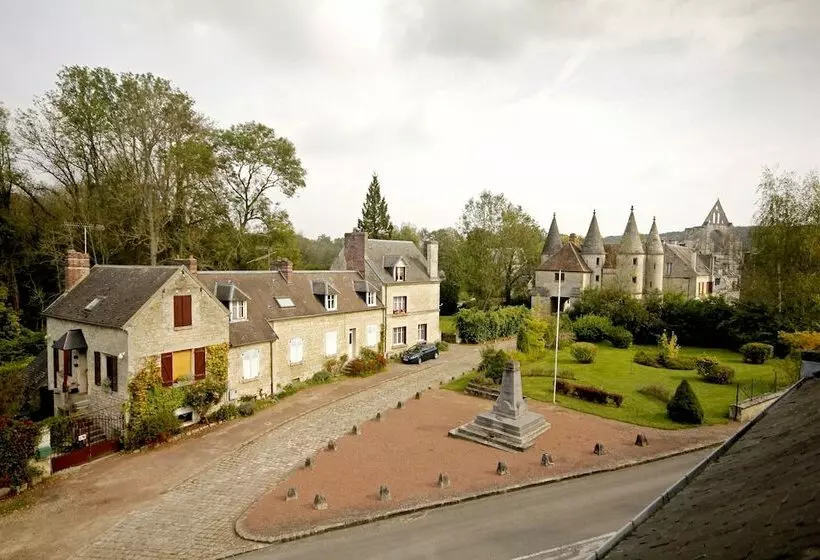 Hotelli Logis Hôtel Les Terrasses