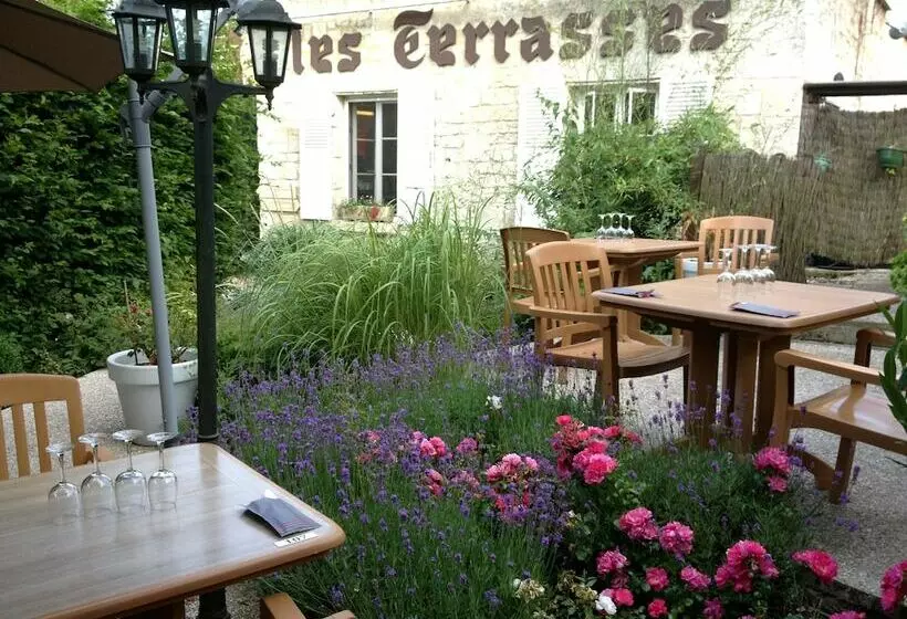 Hotelli Logis Hôtel Les Terrasses