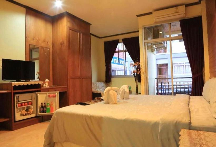 호텔 Live In Phuket