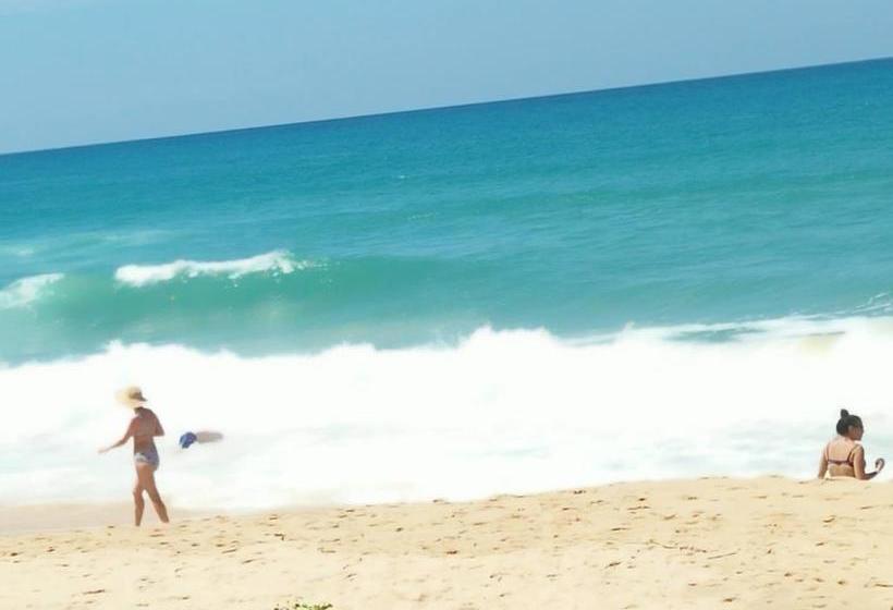 호텔 Live In Phuket