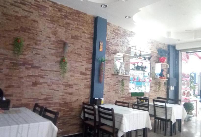 호텔 Live In Phuket