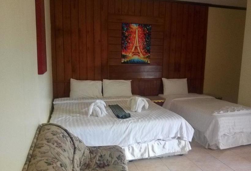 호텔 Live In Phuket