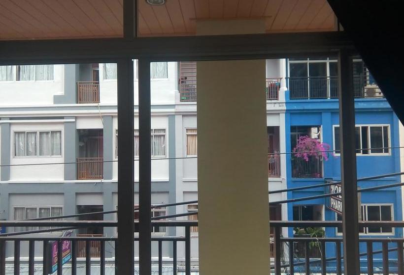 호텔 Live In Phuket