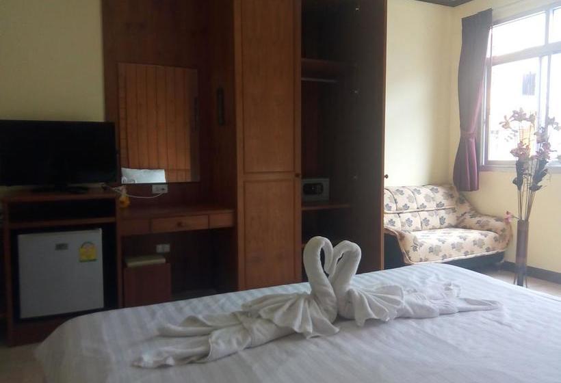 호텔 Live In Phuket