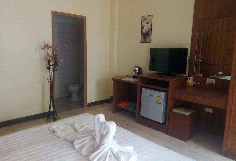 호텔 Live In Phuket