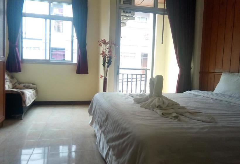 호텔 Live In Phuket